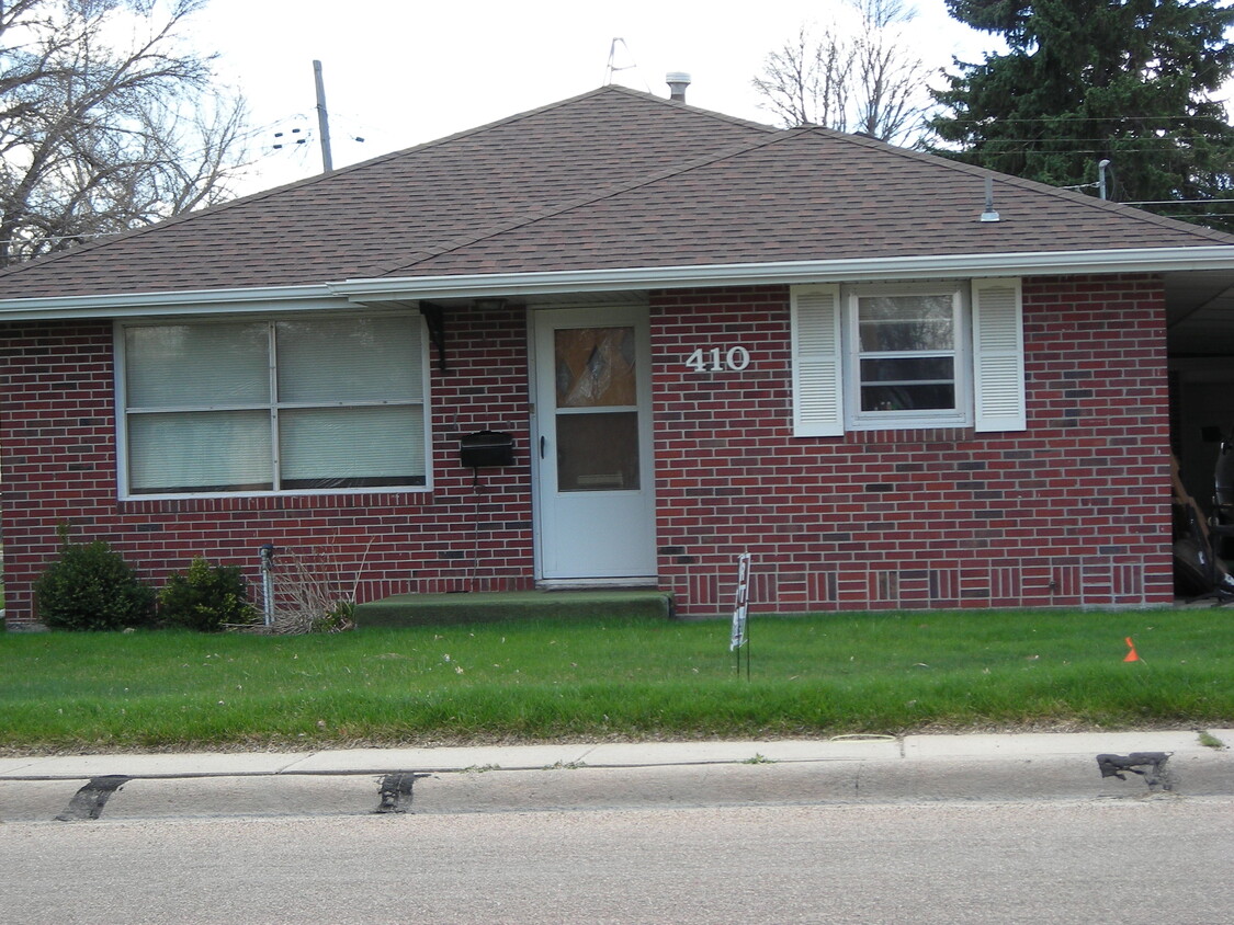 Primary Photo - 410 W Philip Ave