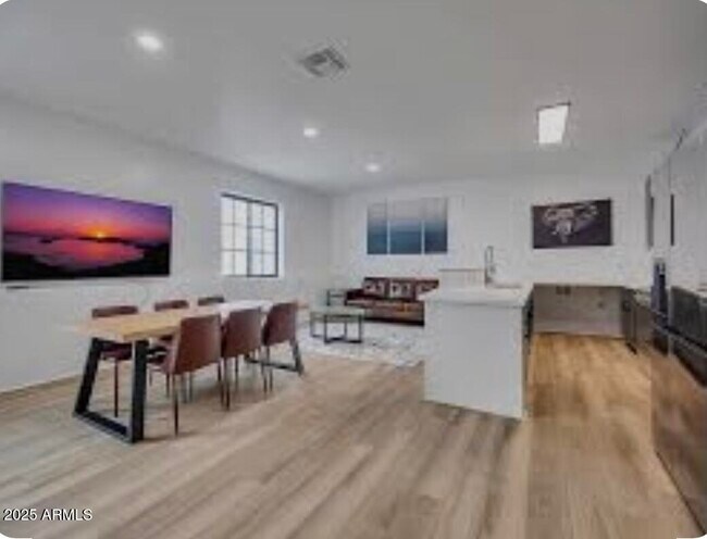 Foto del edificio - 834 S Farmer Ave