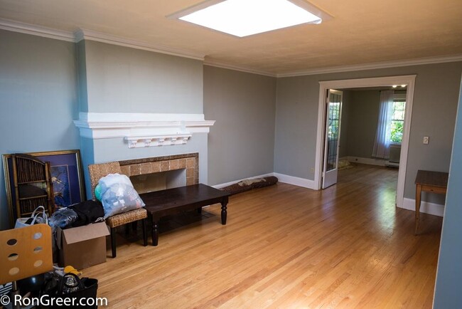 Building Photo - 1 bedroom in Seattle WA 98116