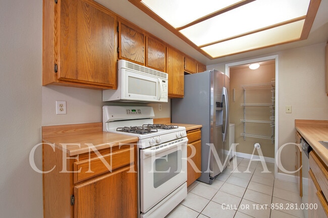 Building Photo - 9322 Twin Trails Dr
