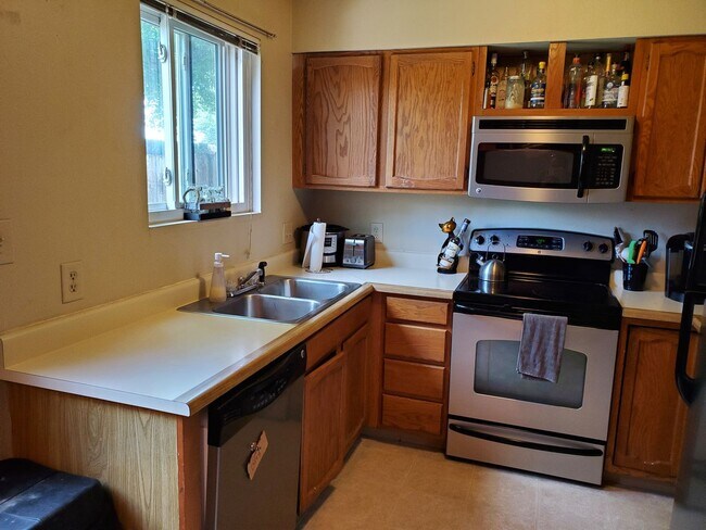 Foto del edificio - Amazing 2 bed, 2.5 bath townhome in north ...