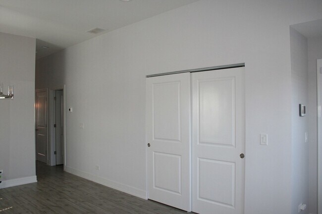 Foto del edificio - 3706 N Drake Ave