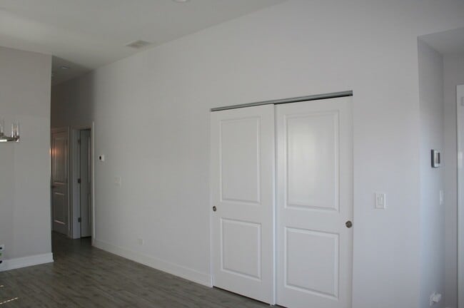 Building Photo - 3706 N Drake Ave