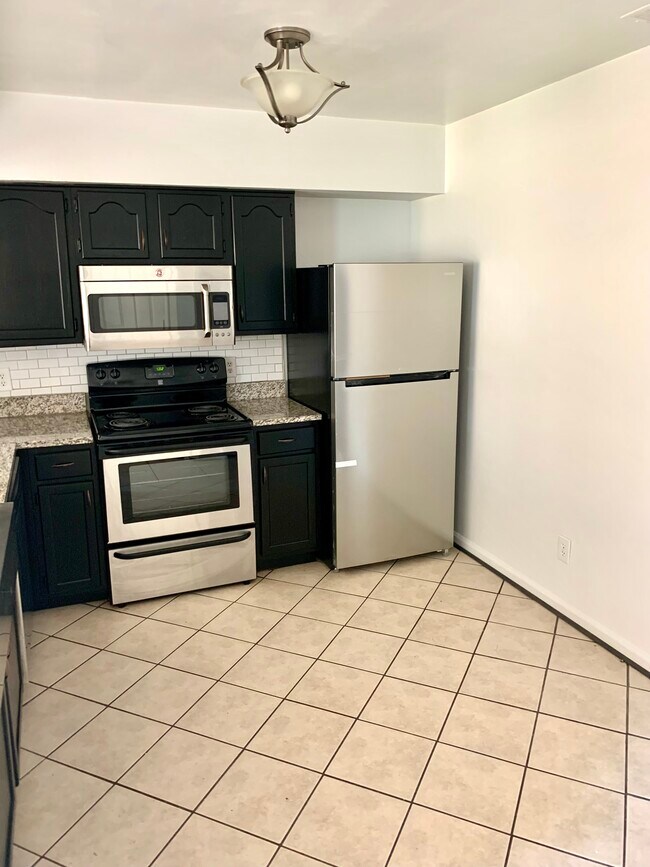 Foto del edificio - 4102 Greenwood Dr