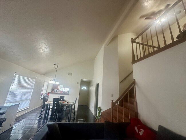 Building Photo - 5144 Beaverhill Dr