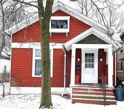 Building Photo - 421 W 10th St