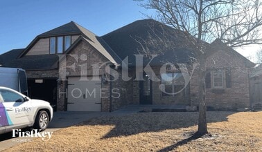 Building Photo - 1808 Lago Dr