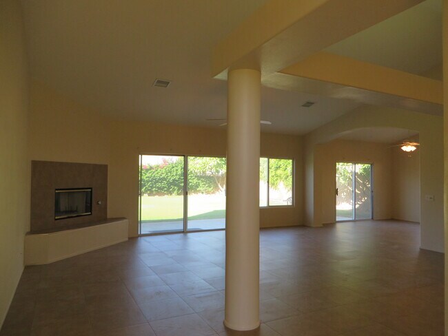 Building Photo - 44775 Los Manos Dr