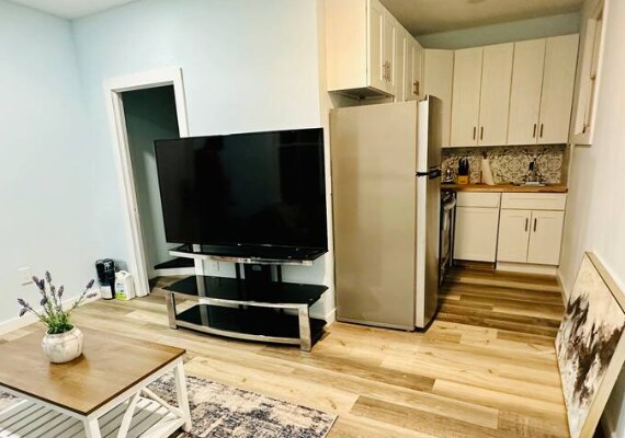 Foto del edificio - 735 E University Ave