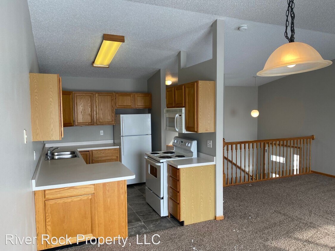 2910 Dakota Park Cir S, Fargo, ND 58104 House Rental in Fargo, ND