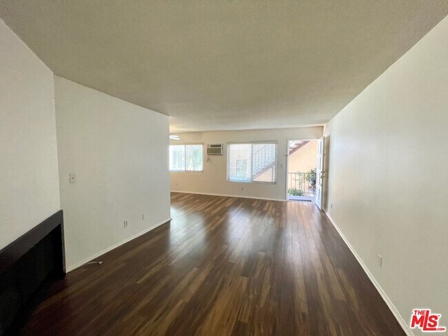 Foto del edificio - 1951 Malcolm Ave