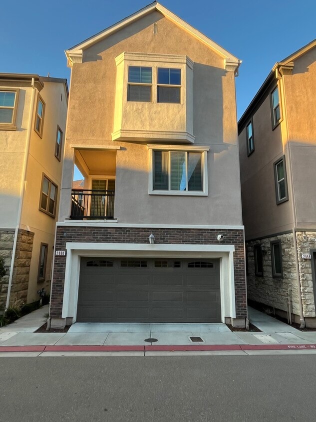 Foto principal - 2880 Patcham Cmn