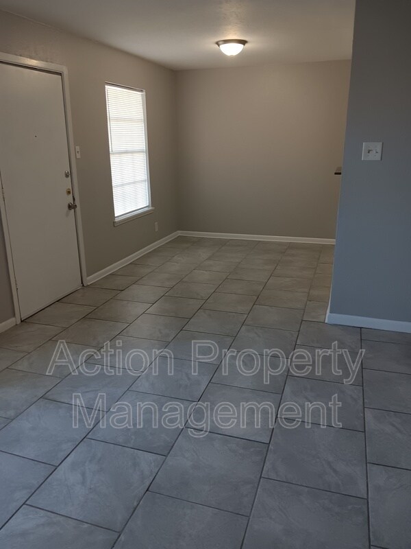 Building Photo - 3535 Cottonwood St