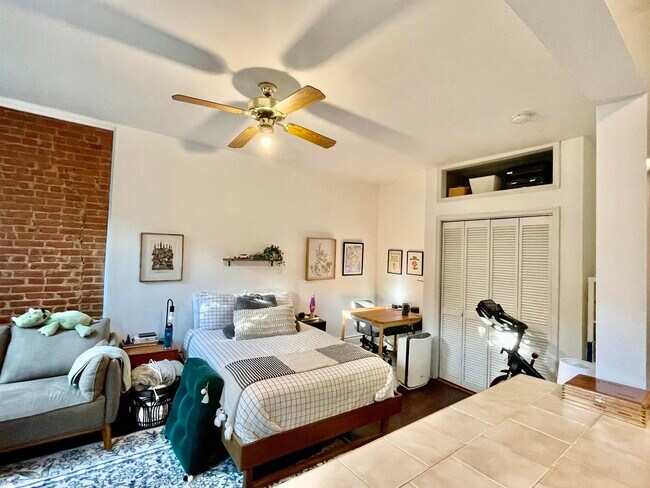 Foto del edificio - 1026 Washington St