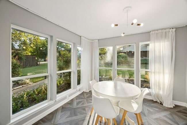Foto del edificio - 7018 Blackwood Dr