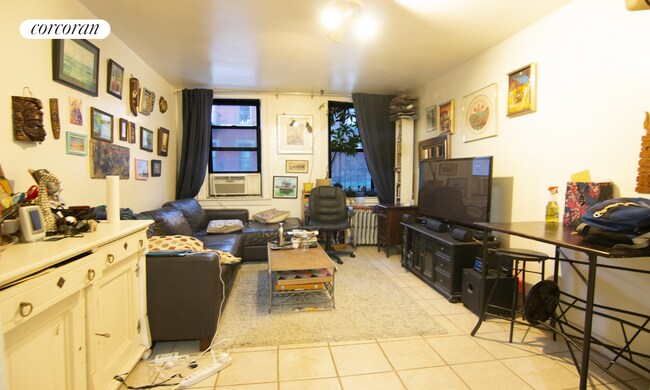 Foto del edificio - 274 E 3rd St