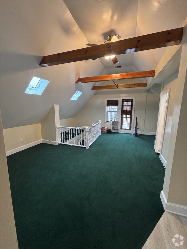 Building Photo - 585 Beechwood Ave