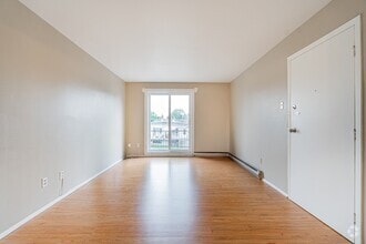 Building Photo - 10 Rue Lauzon