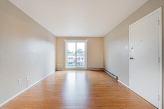 Building Photo - 10 Rue Lauzon