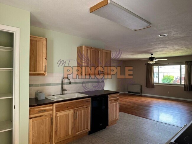 Foto del edificio - Updated 3 Bedroom House in a Family Friendly Neighborhood