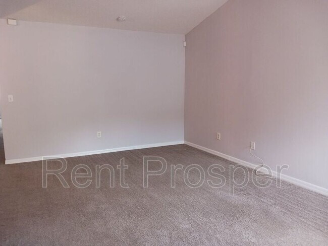 Building Photo - 5208 Bonnie Brae Cir