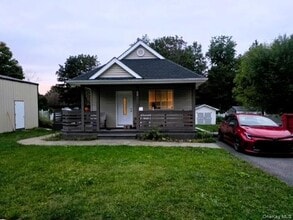 Building Photo - 49 Larchmont Rd
