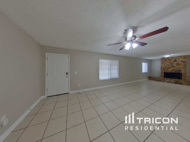 Building Photo - 1587 Ohara Street Deltona FL