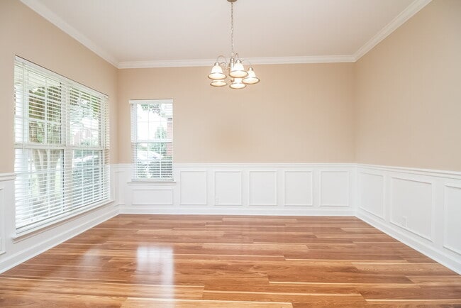 Building Photo - 237 Titans Cir
