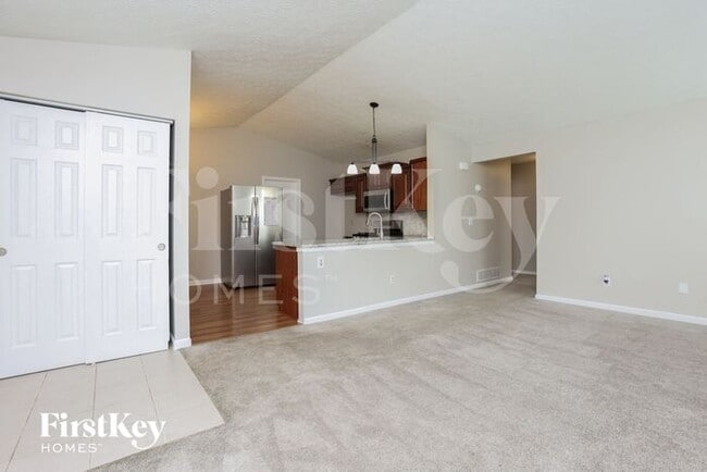 Building Photo - 3215 Heatherside Dr