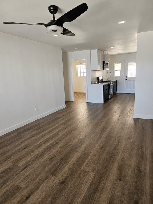 Building Photo - 873 Riverlawn Ave