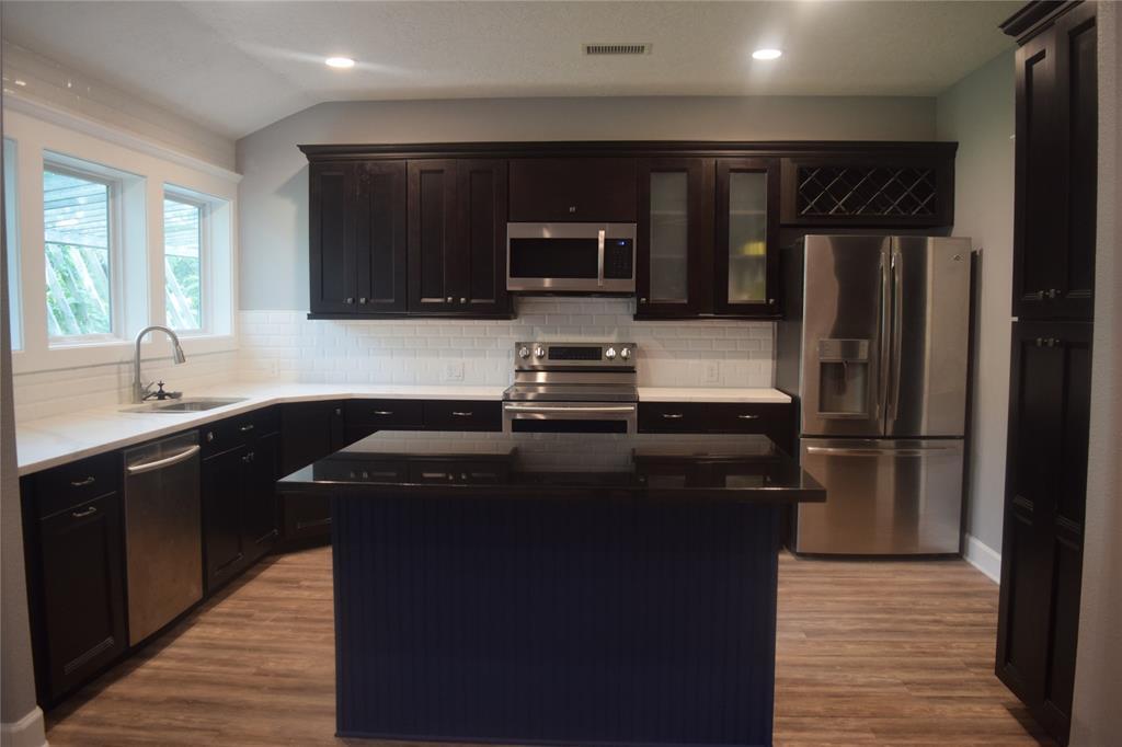 72 Hideaway Dr, Friendswood, TX 77546 Condo for Rent in Friendswood