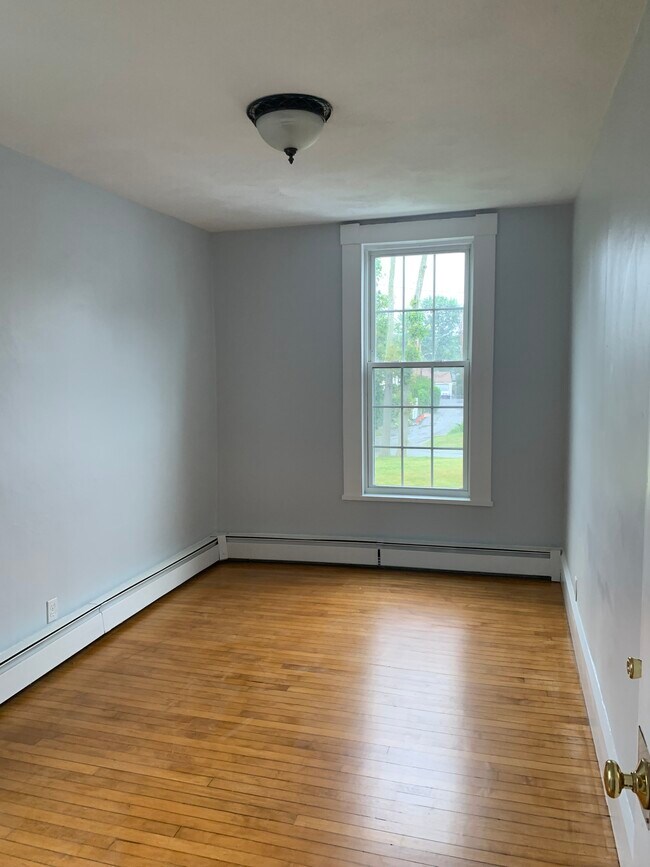Second bedroom - 10 Maple Cir