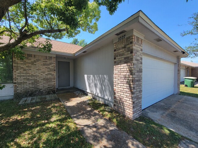 Foto del edificio - 3727 Greentree Pl