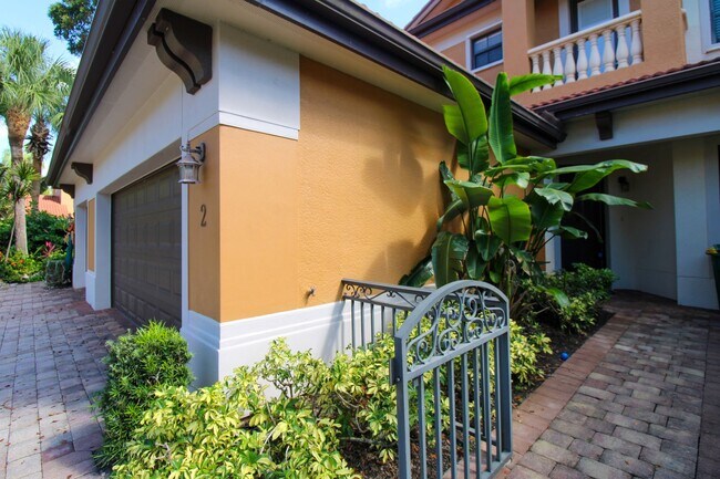 Building Photo - ***ANNUAL RENTAL***NORTH NAPLES***GARAGE**...