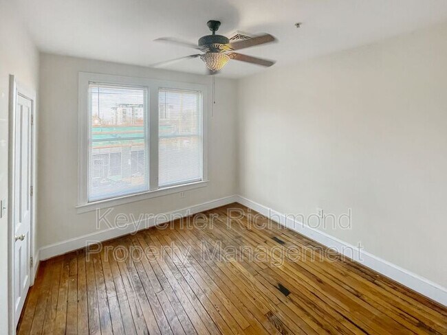 Foto del edificio - 325 N 2nd St
