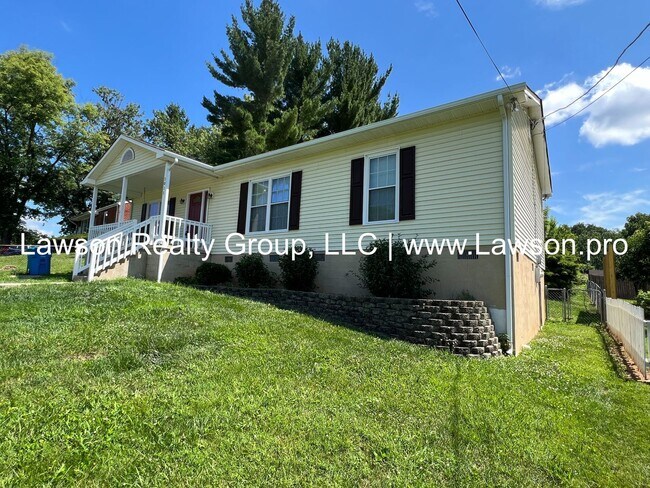 Building Photo - Charming Home - Convenient Location
