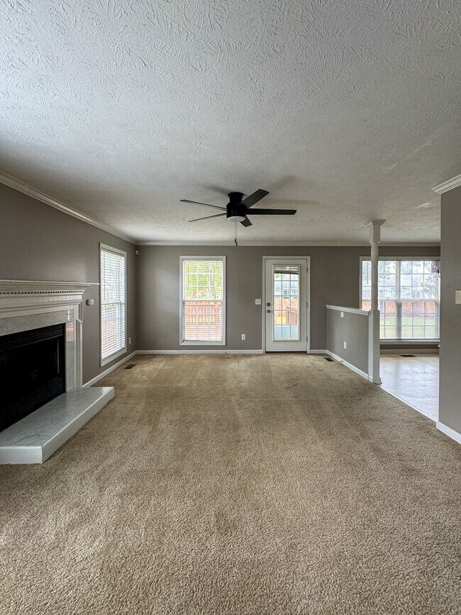 Foto del edificio - Cute 3 Bed 2.5 Bath Home in Fayetteville with Fenced Yard