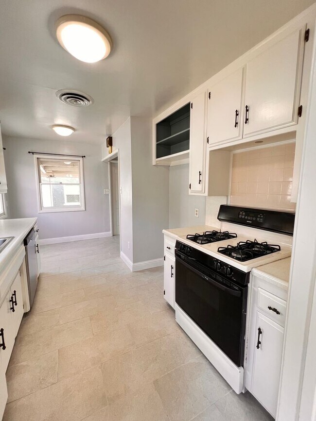 Foto del edificio - CENTRAL BAKERSFIELD