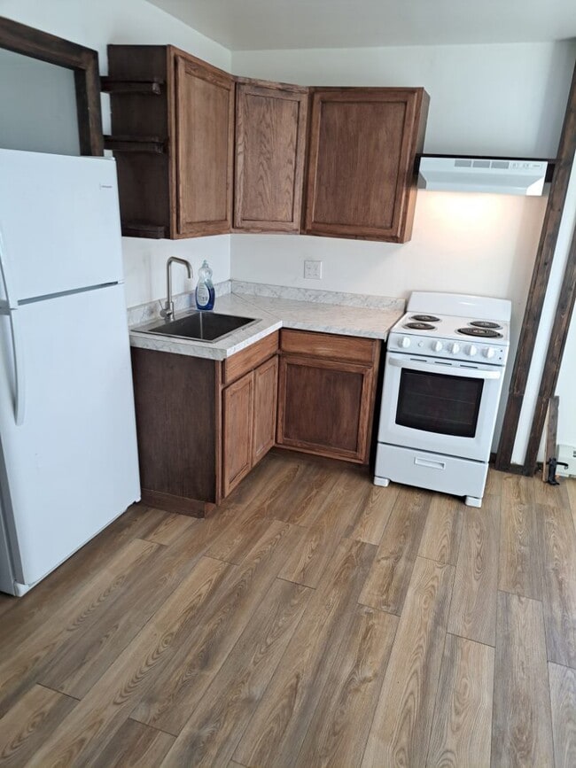 Building Photo - 357 Main St