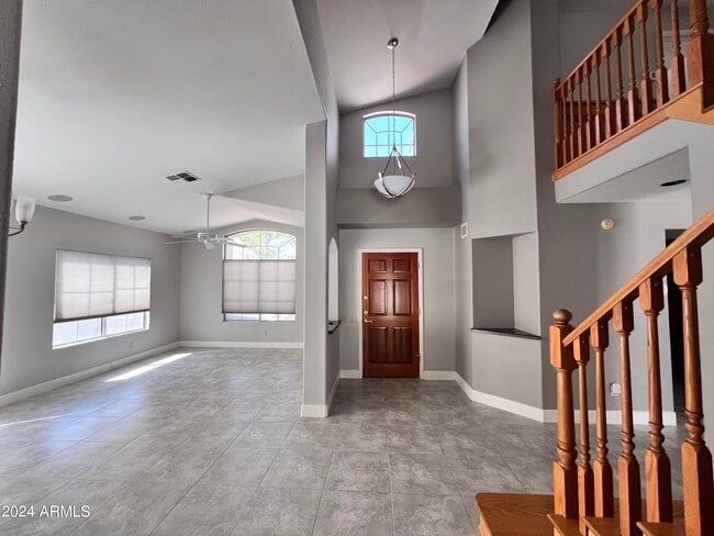 Building Photo - 4446 E Graythorn St