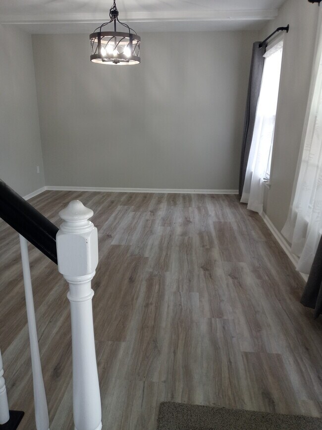 Habitación delantera 15'9x 11'4 - 130 Roboda Blvd
