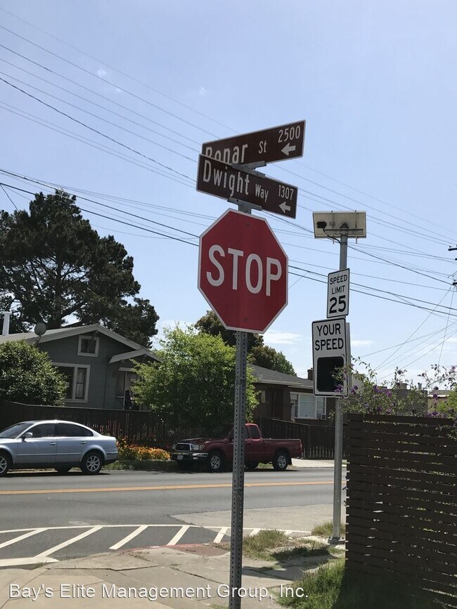 Foto del edificio - 2441 Bonar St