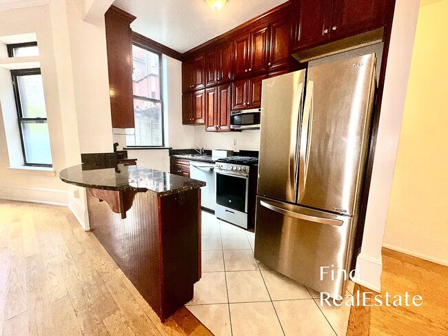 Foto del edificio - 353 West End Ave