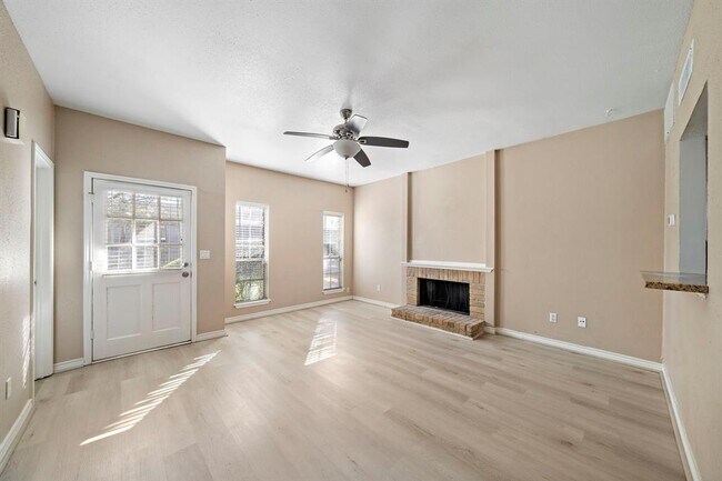 Foto del edificio - 11710 Southlake Dr