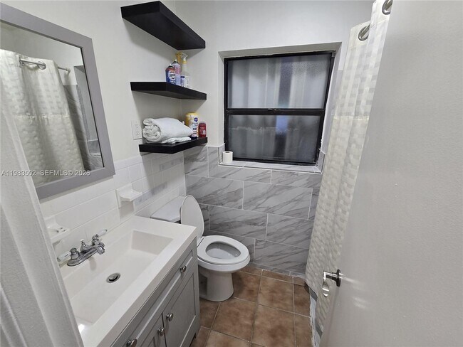 Foto del edificio - 704 SW 2nd Ave