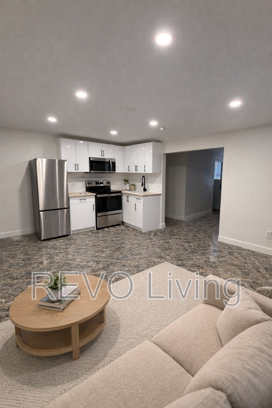 Building Photo - 7800 Lundy's Ln