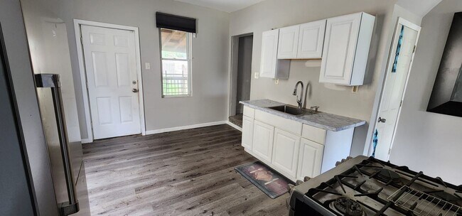Foto del edificio - 2 Bedroom 1 bath house for rent