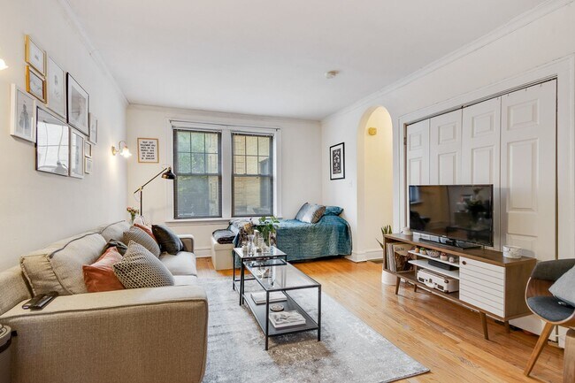 Foto del edificio - 3620 N Marshfield Ave