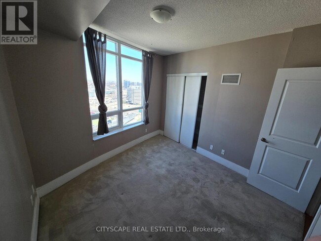 Photo du bâtiment - 330-2330 Burnhamthorpe Rd W