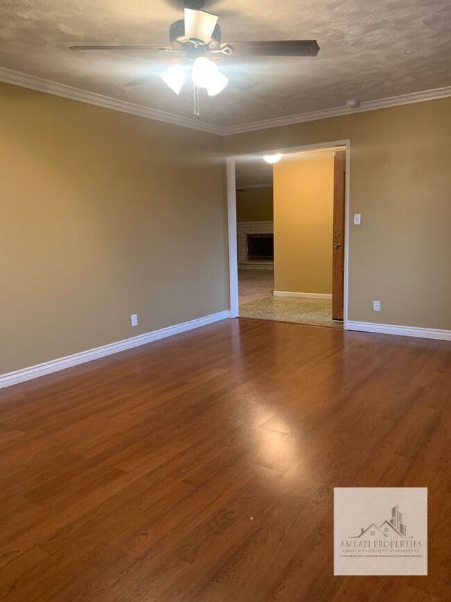 Foto del edificio - Must See! Lovely 3 Bedroom 2 Bath Home with Pool